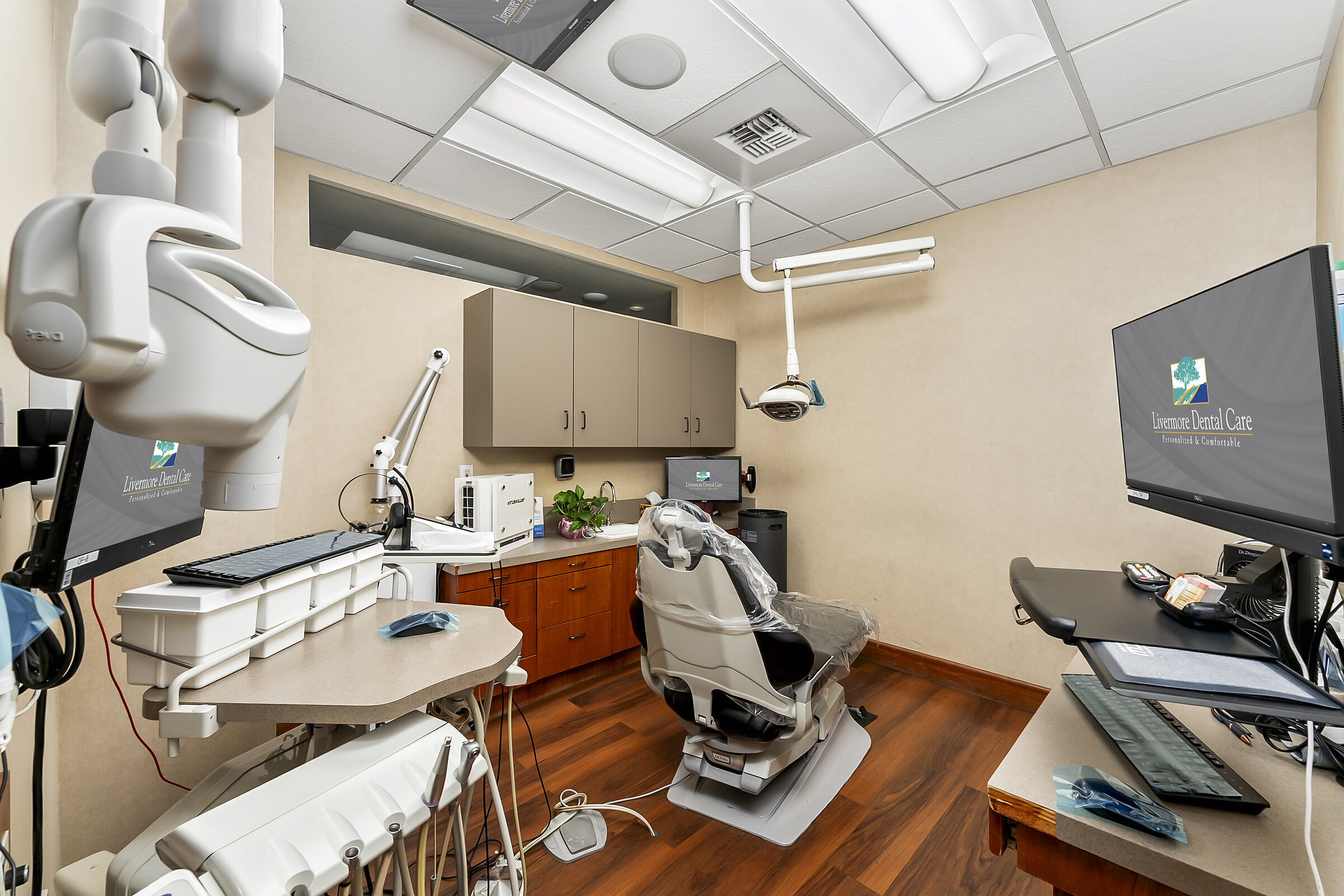 Treatment room with overhead light and chairside monitor